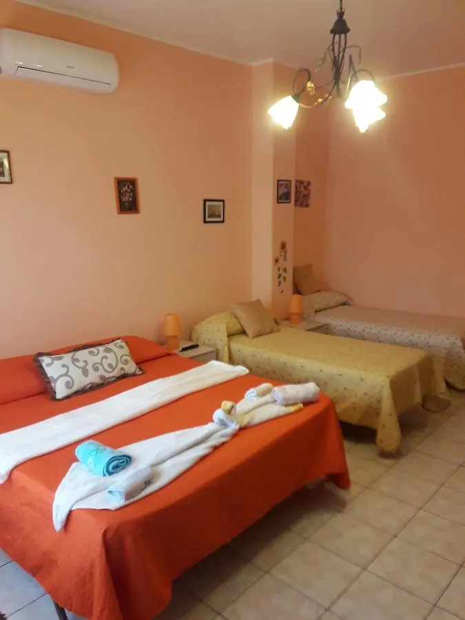 Casa Holiday Sea Etna Di Enza Linguaglossa Alojamento de Acomodação e Pequeno-almoço